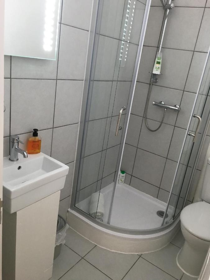 Brydges Self-Catering Spaces And En-Suite Rooms Newport Beach Exterior foto